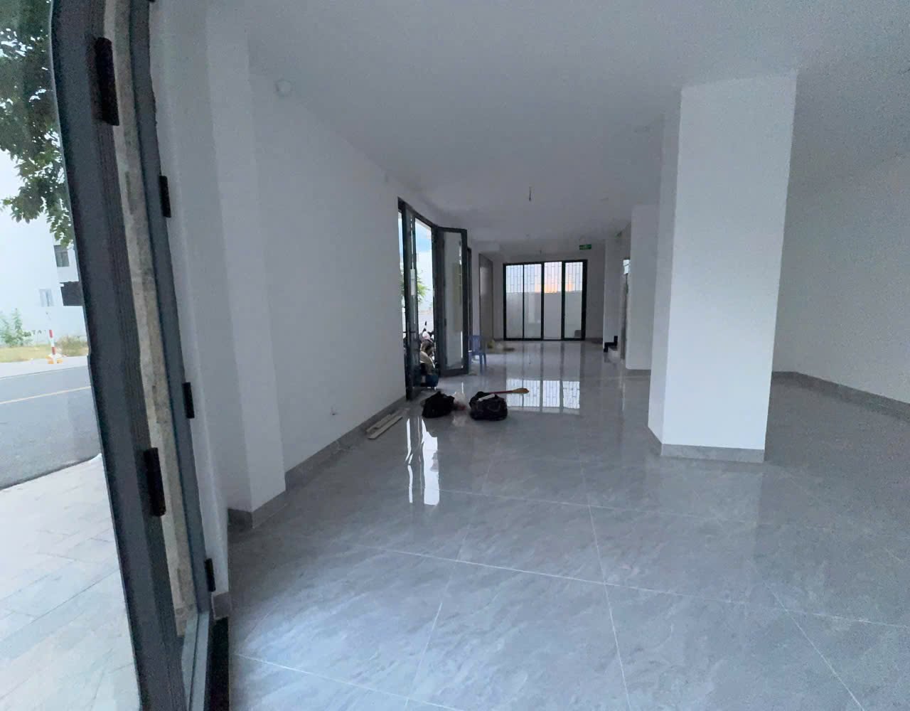 CHO THUÊ MẶT BẰNG ĐẸP – 120M² – 2 MẶT TIỀN VCN PHƯỚC LONG 2